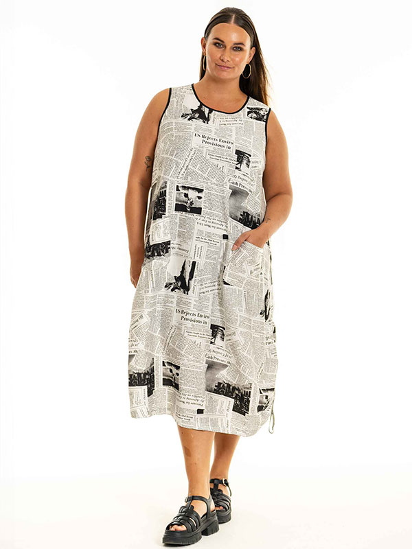 GELLIDA - Plus Size Klänning fra Gozzip Black