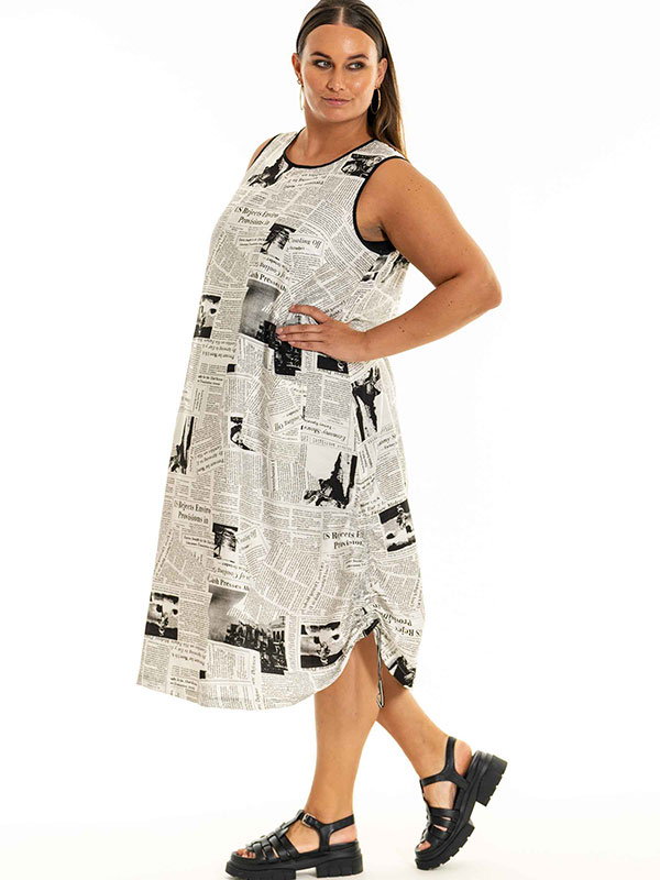 GELLIDA - Plus Size Klänning fra Gozzip Black