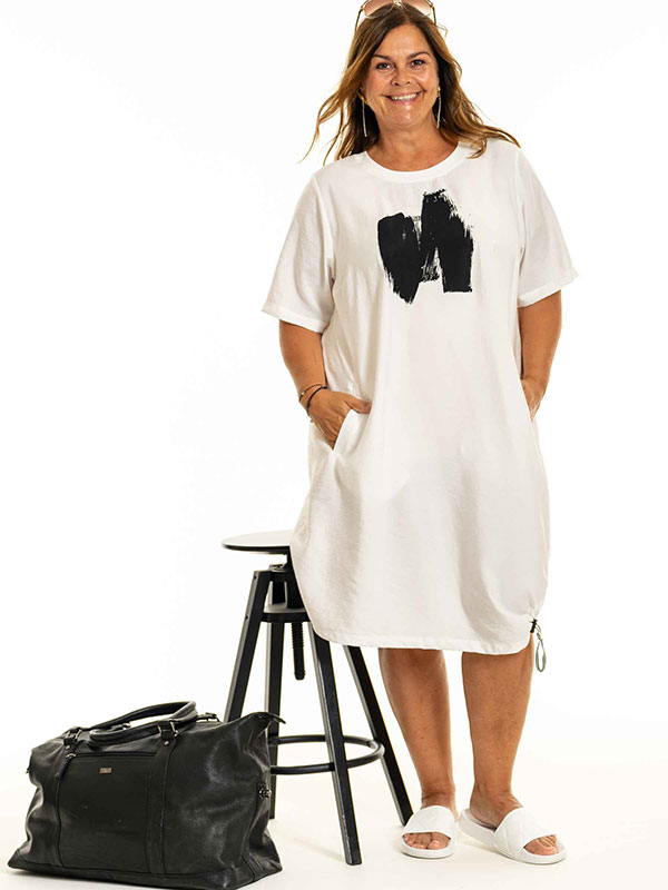 EDLA - Plus Size Klänning fra Gozzip Black