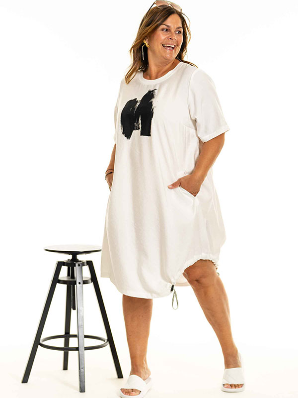 EDLA - Plus Size Klänning fra Gozzip Black