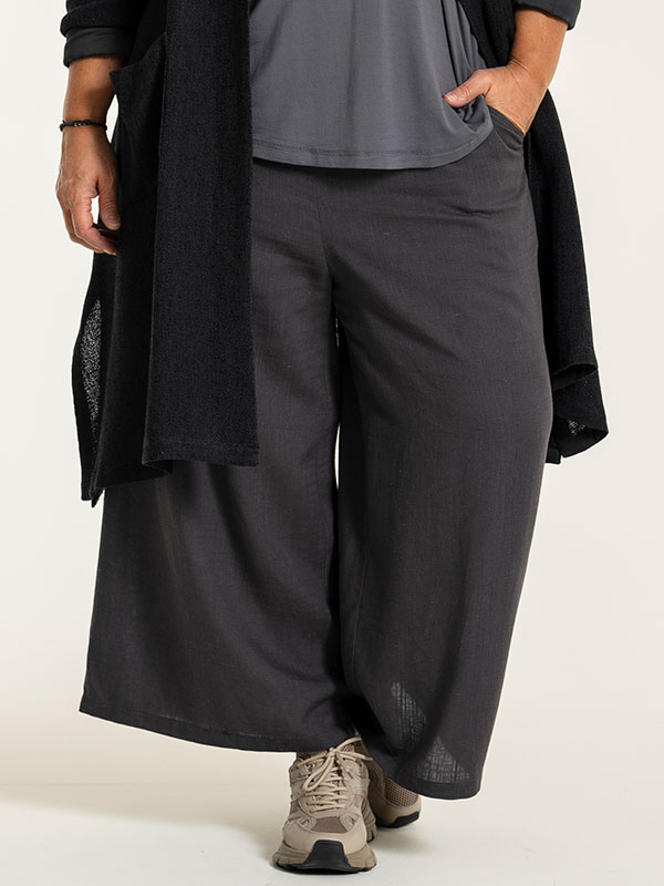 FELICIA - Plus Size Byxor fra Gozzip