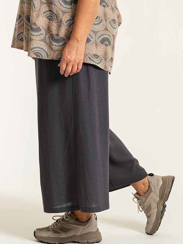 FELICIA - Plus Size Byxor fra Gozzip