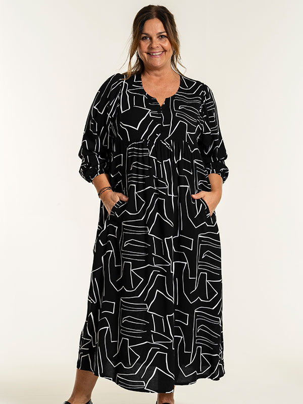 BETINE - Plus Size Klänning fra Gozzip