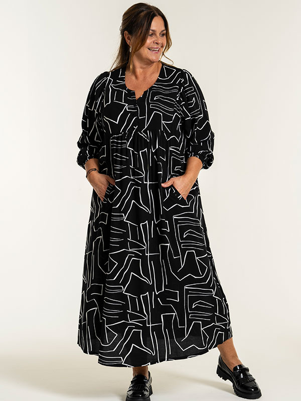 BETINE - Plus Size Klänning fra Gozzip