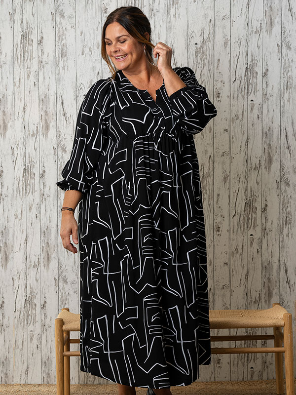 BETINE - Plus Size Klänning fra Gozzip