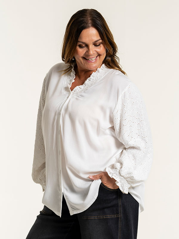 FLO - Plus Size Skjorta fra Gozzip