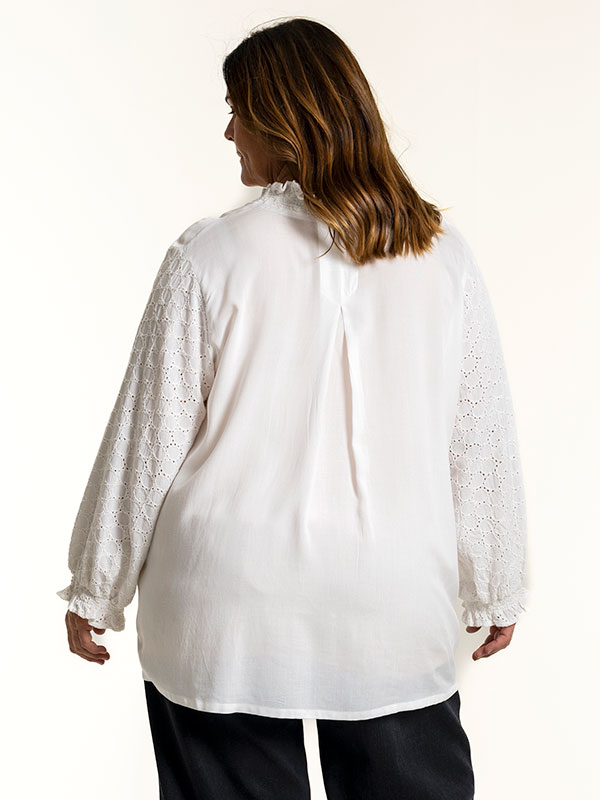 FLO - Plus Size Skjorta fra Gozzip