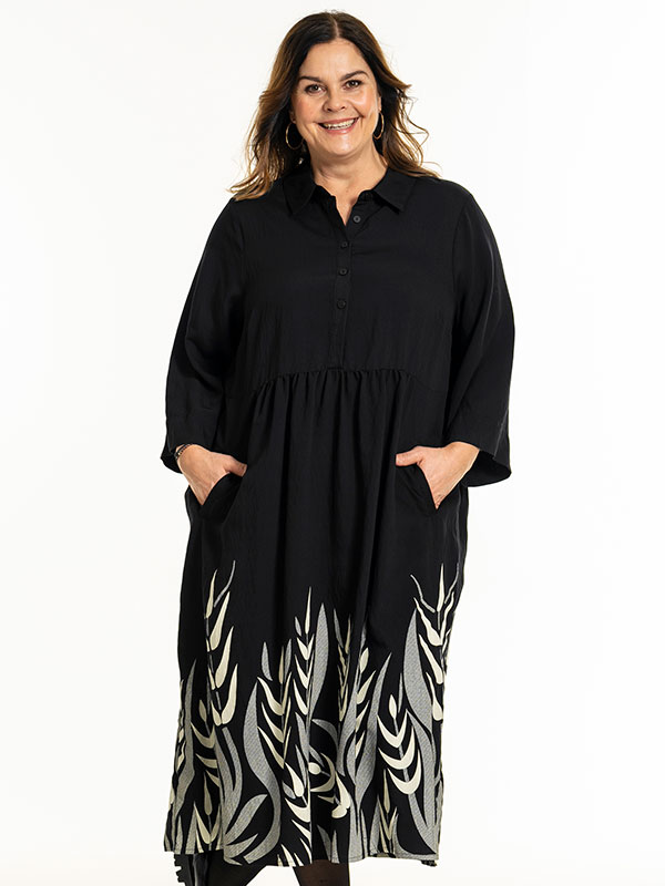 ANN-LOUISE - Plus Size Klänning fra Gozzip