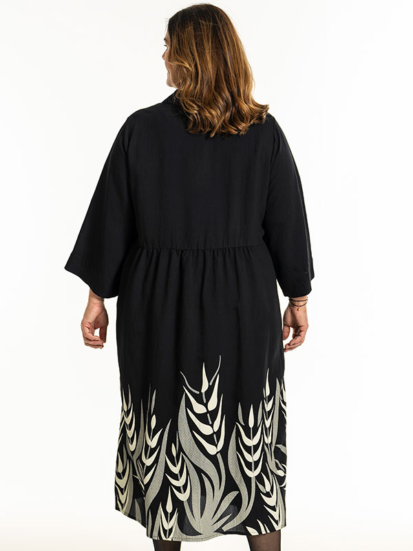 ANN-LOUISE - Plus Size Klänning fra Gozzip