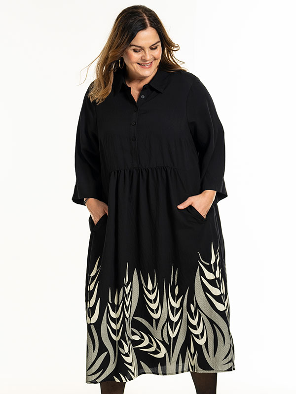 ANN-LOUISE - Plus Size Klänning fra Gozzip
