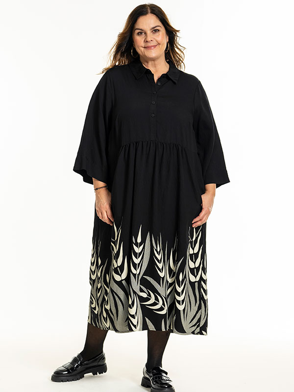 ANN-LOUISE - Plus Size Klänning fra Gozzip