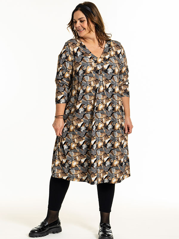 GINA - Plus Size Klänning fra Gozzip