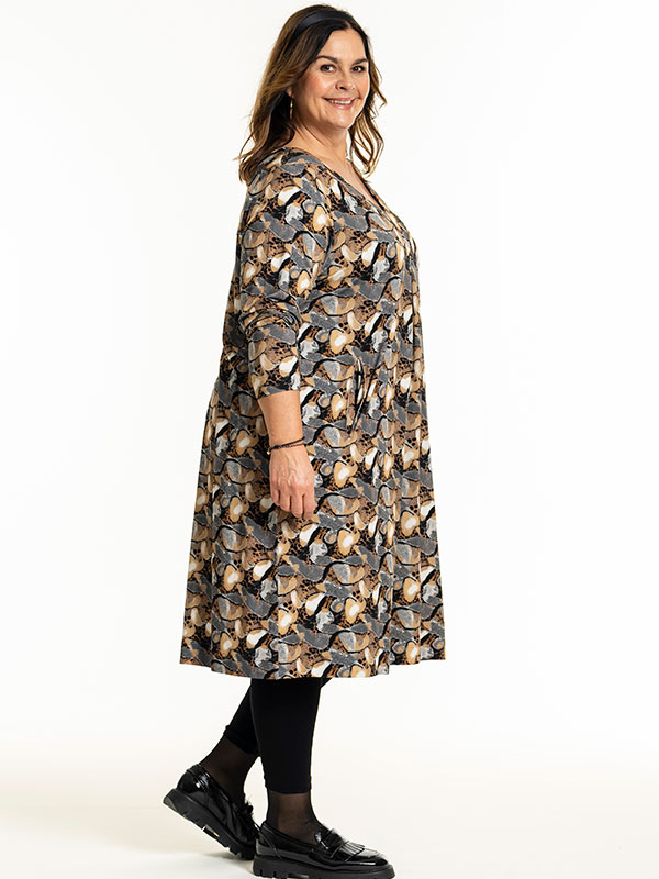 GINA - Plus Size Klänning fra Gozzip