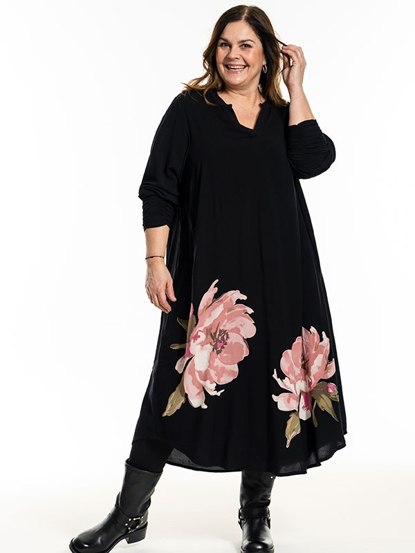 HENNY - Plus Size Klänning fra Gozzip