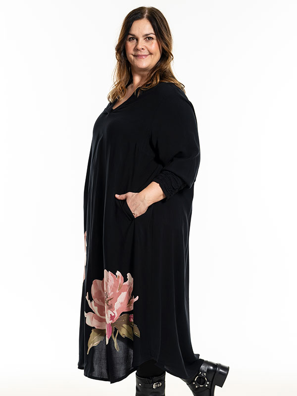 HENNY - Plus Size Klänning fra Gozzip
