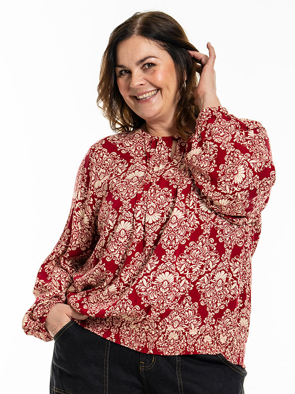 GABRIELLA - Plus Size Blus fra Gozzip