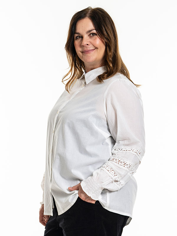 HELIN - Plus Size Skjorta fra Gozzip