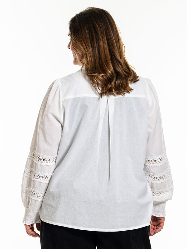 HELIN - Plus Size Skjorta fra Gozzip