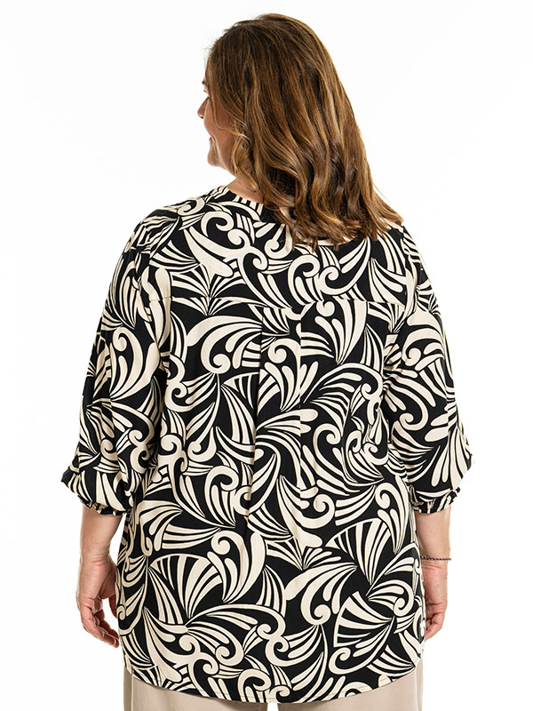 GHITA - Plus Size Blus fra Gozzip