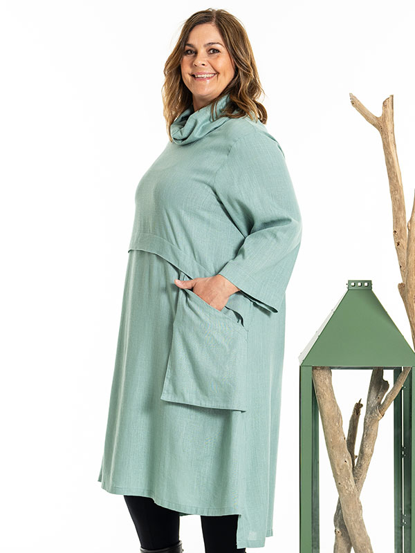 HEDDI - Plus Size Klänning fra Gozzip