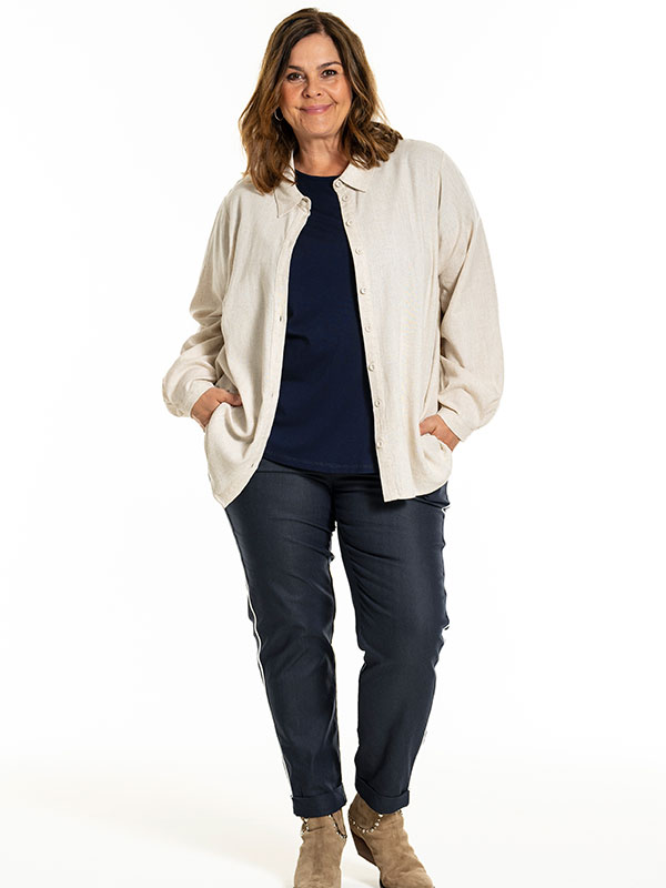 KARINA - Plus Size Skjorta fra Gozzip