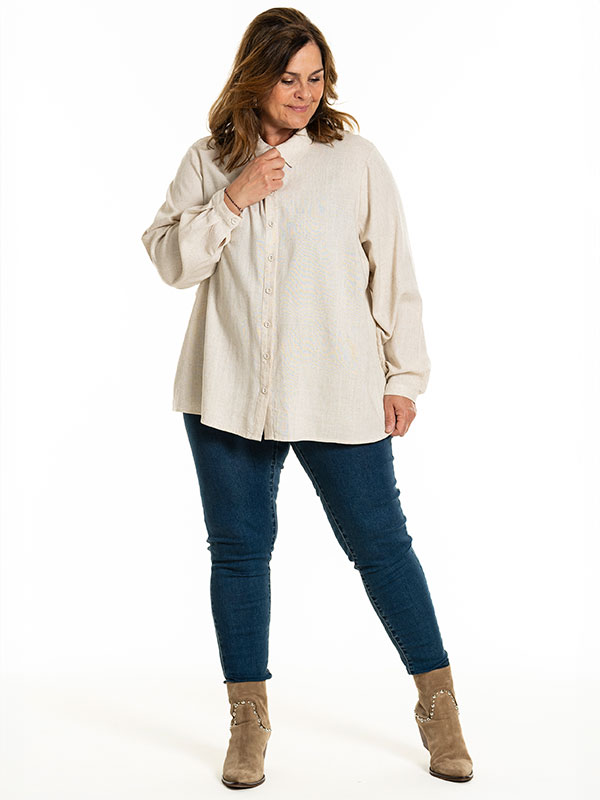 KARINA - Plus Size Skjorta fra Gozzip