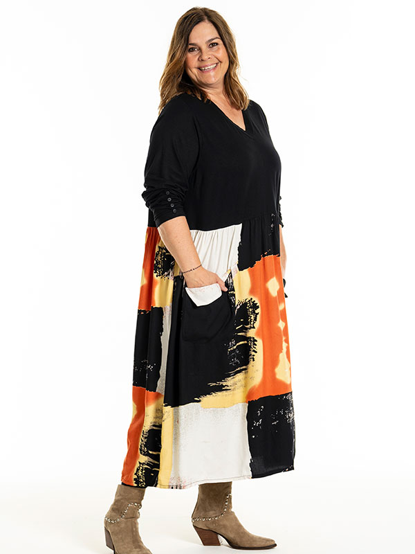 ILLONA - Plus Size Klänning fra Gozzip