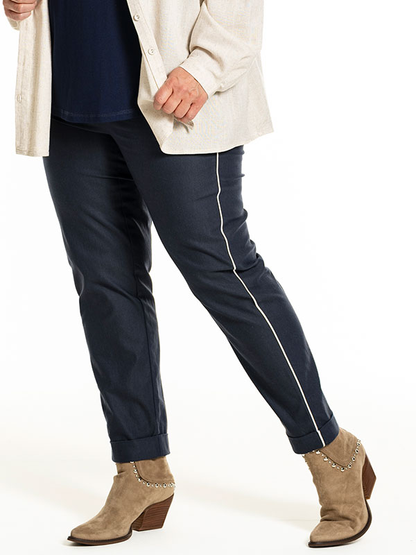 HANNI - Plus Size Byxor fra Gozzip