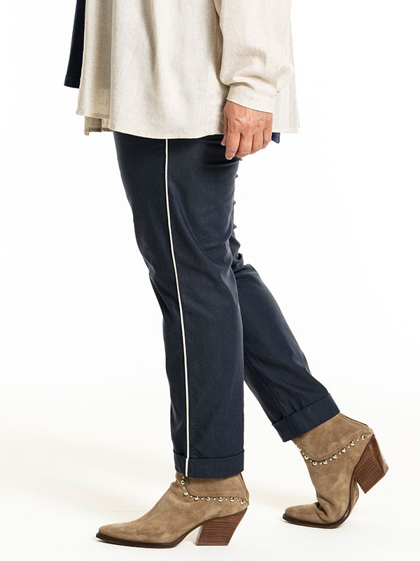 HANNI - Plus Size Byxor fra Gozzip