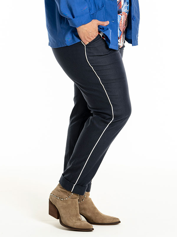 HANNI - Plus Size Byxor fra Gozzip