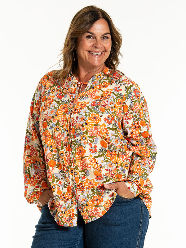 JANETT - Plus Size Blus fra Gozzip