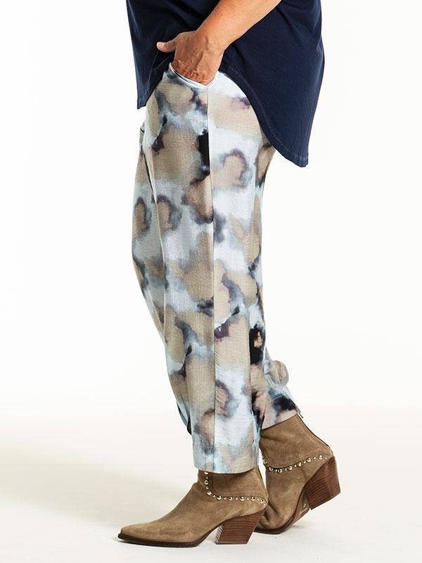 GILA - Plus Size Byxor fra Gozzip
