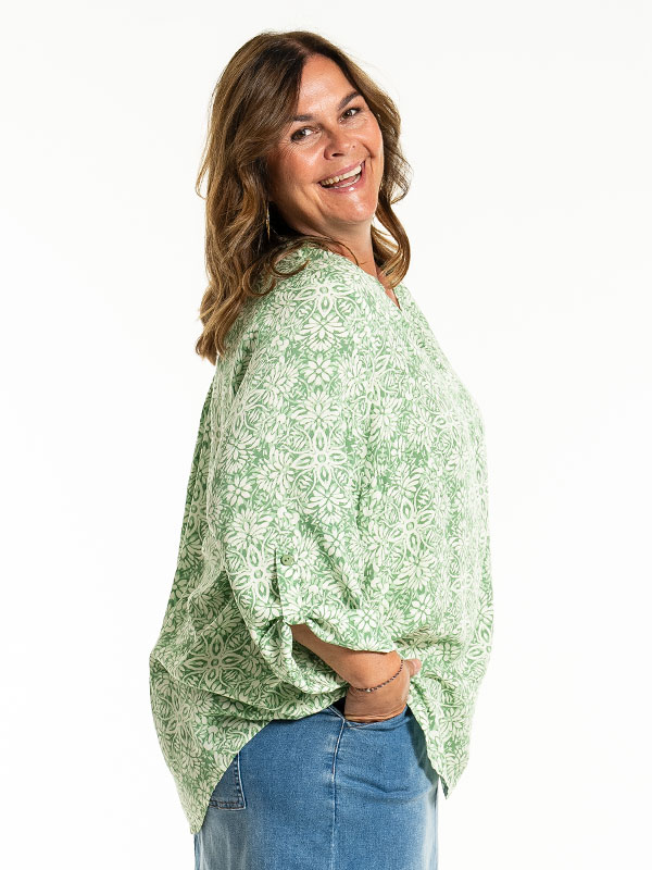 BILLIE - Plus Size Blus fra Gozzip