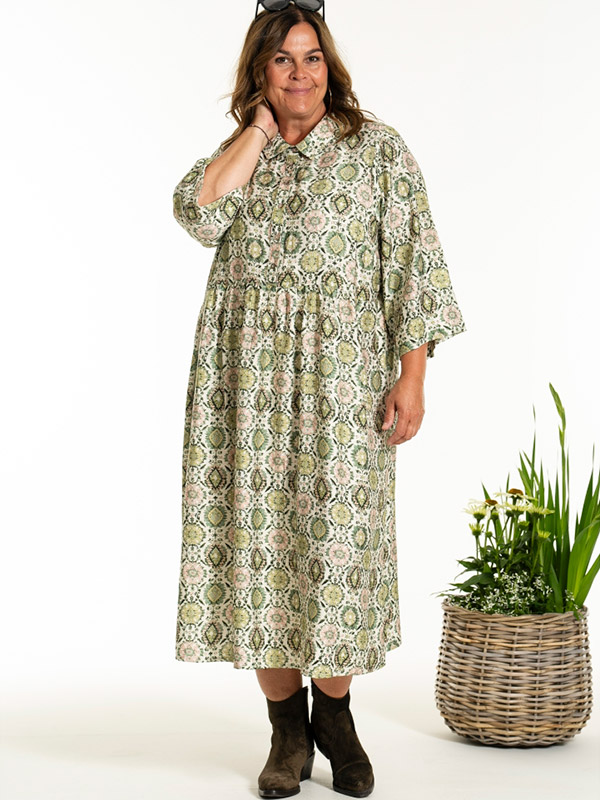 ANN-LOUISE - Plus Size Klänning fra Gozzip