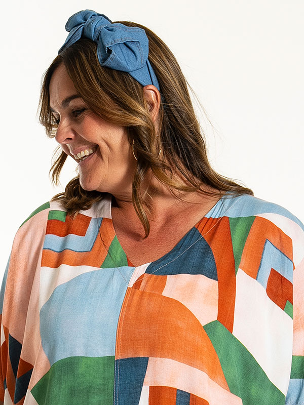 JUSTINA - Plus Size Klänning fra Gozzip