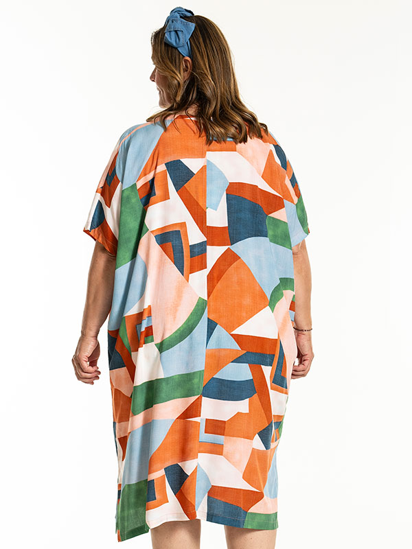 JUSTINA - Plus Size Klänning fra Gozzip