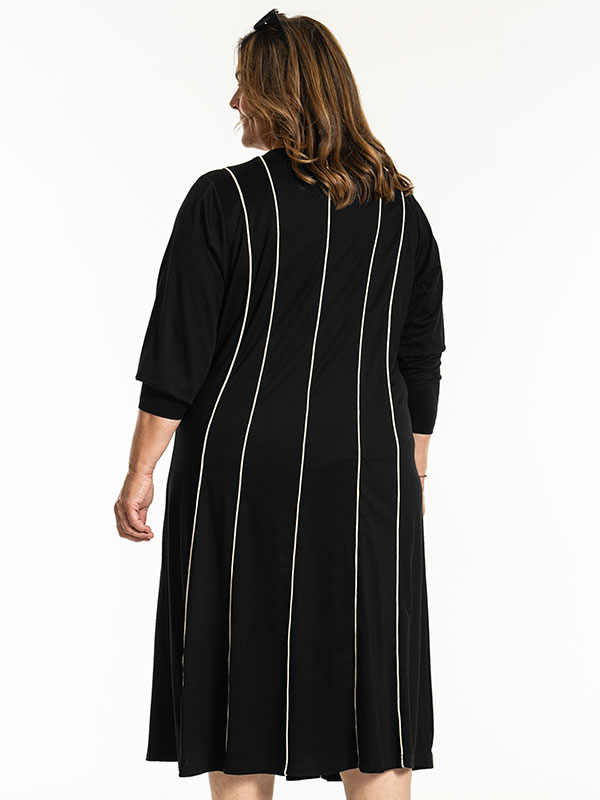 JO - Plus Size Klänning fra Gozzip