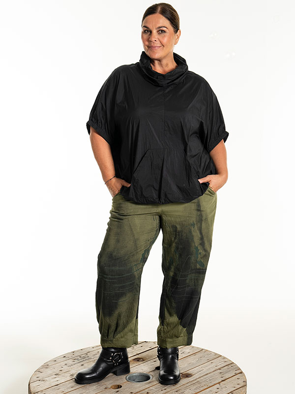ILA - Plus Size Byxor fra Gozzip Black