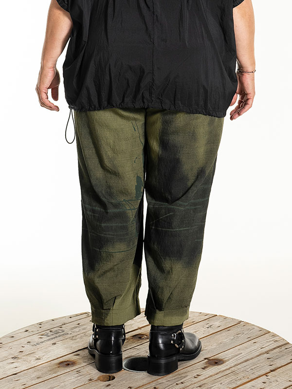 ILA - Plus Size Byxor fra Gozzip Black