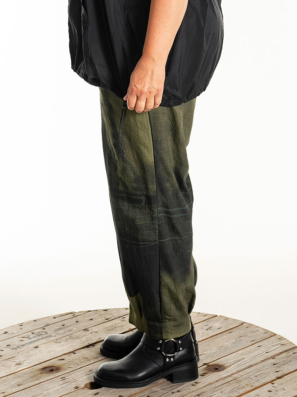 ILA - Plus Size Byxor fra Gozzip Black