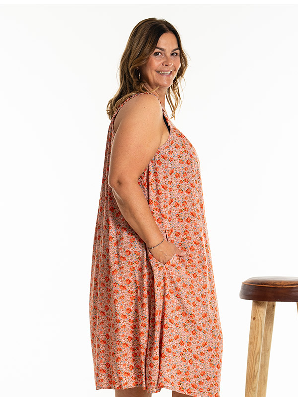 KARLINA - Plus Size Klänning fra Gozzip