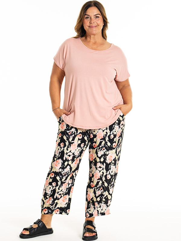 GILA - Plus Size Byxor fra Gozzip