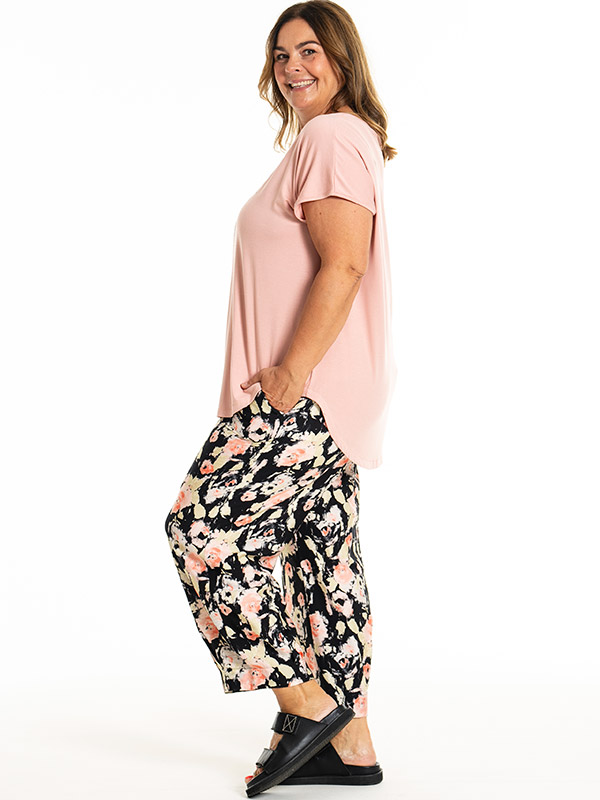 GILA - Plus Size Byxor fra Gozzip