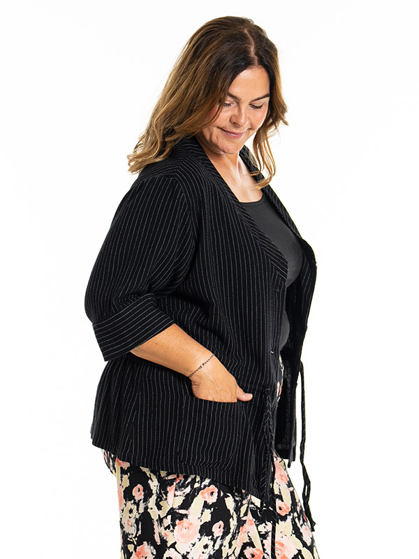 KATARINA - Plus Size Jacka fra Gozzip