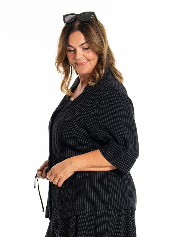 KATARINA - Plus Size Jacka fra Gozzip