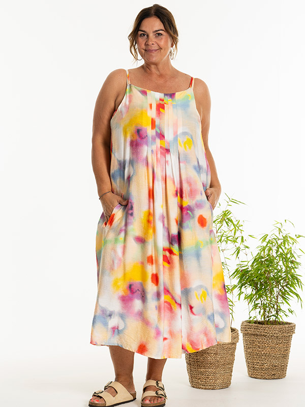 KAROLE - Plus Size Klänning fra Gozzip