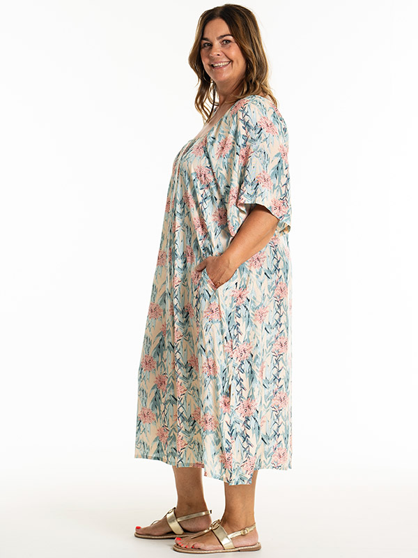 KERSTINE - Plus Size Klänning fra Gozzip