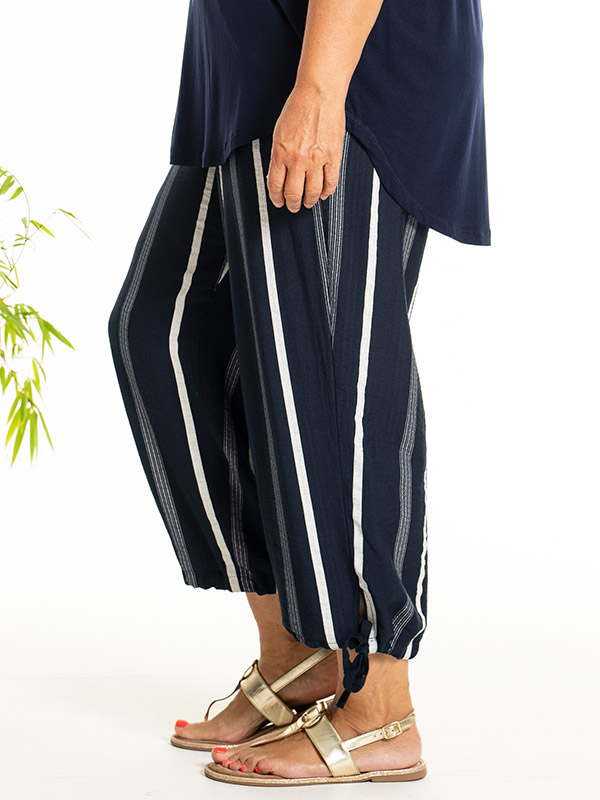 AUGUSTA - Plus Size Byxor fra Gozzip