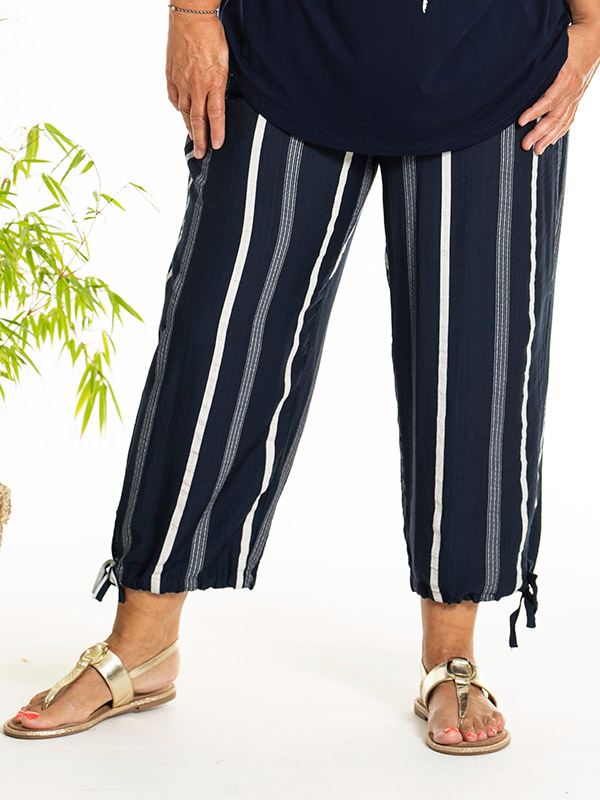 AUGUSTA - Plus Size Byxor fra Gozzip
