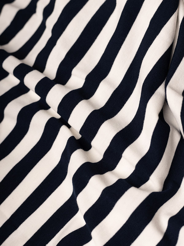 PENNIE - Plus Size Kjol fra Gozzip